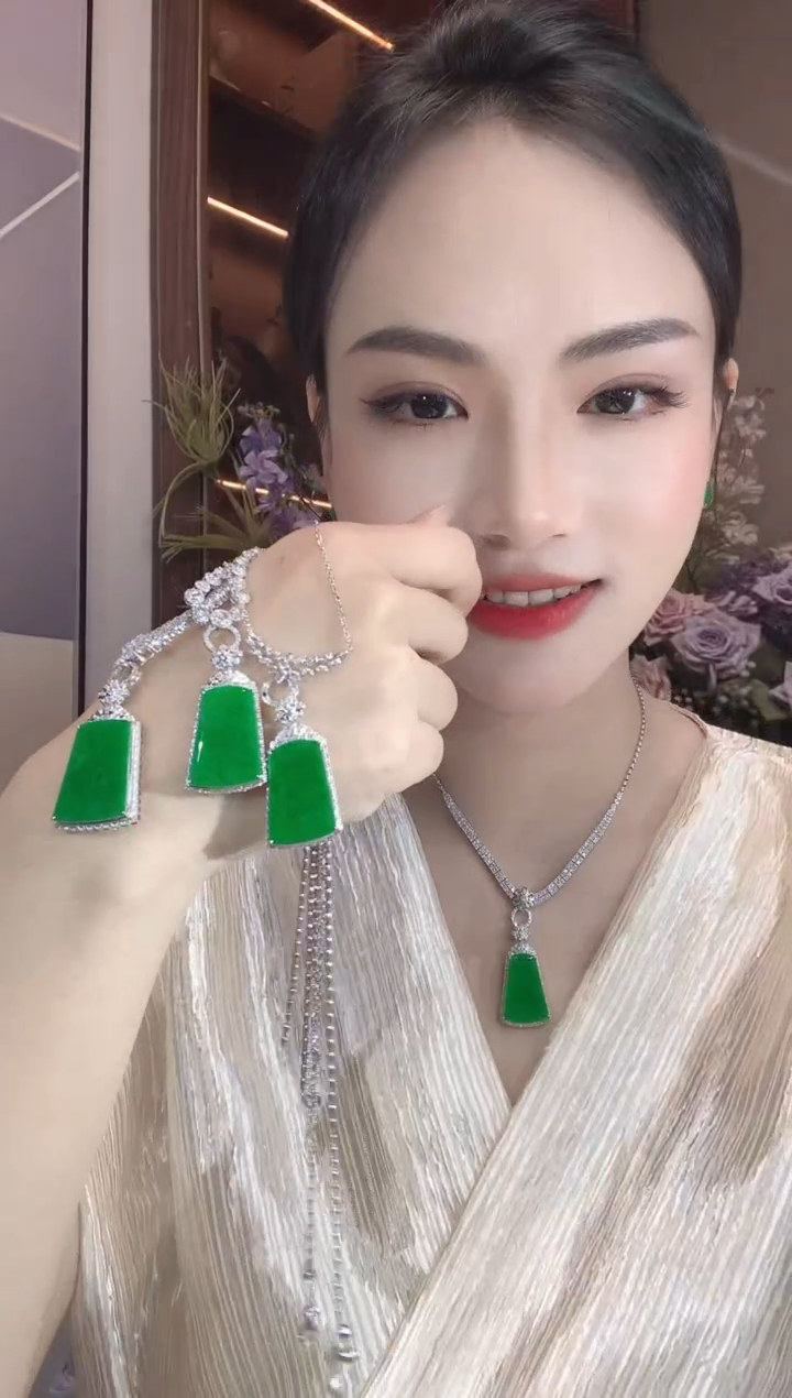 翡翠18K金镶嵌吊坠(不含链)A33 多样性发货一件