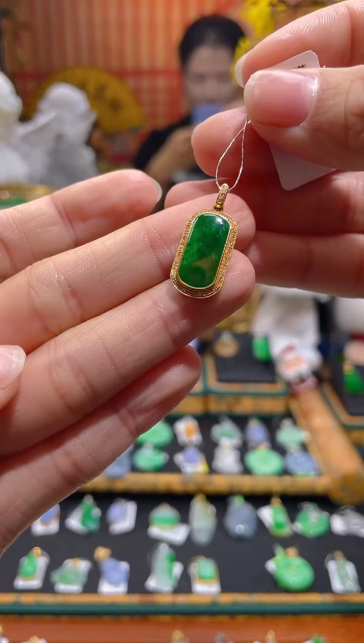 【闪购商品】翡翠颈饰18K金镶嵌假一赔三