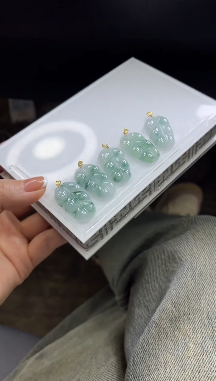 【闪购商品】翡翠颈饰18K金镶嵌C60多样性发一件/配绳子