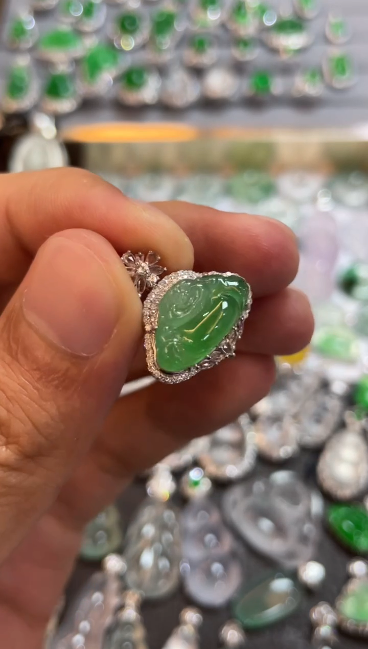 翡翠未镶嵌吊坠(不含链)佛公