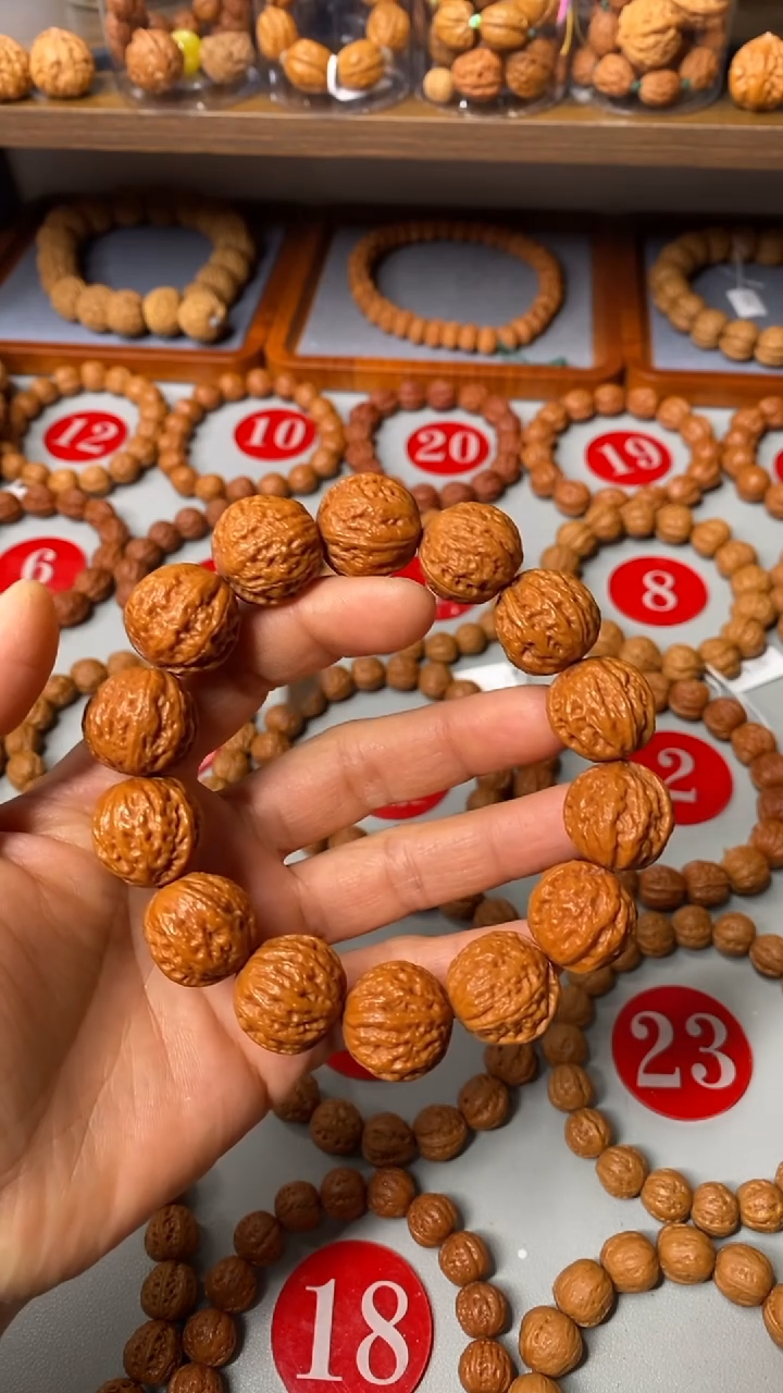 文玩核桃手串珊瑚满天星绣球20mm