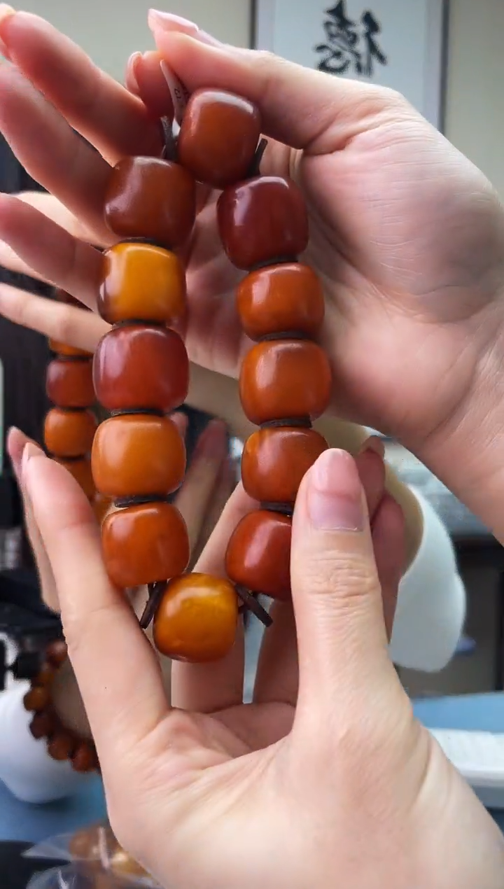 琥珀未镶嵌珠宝奇石T072 20微瑕假一罚十，多样性发一件