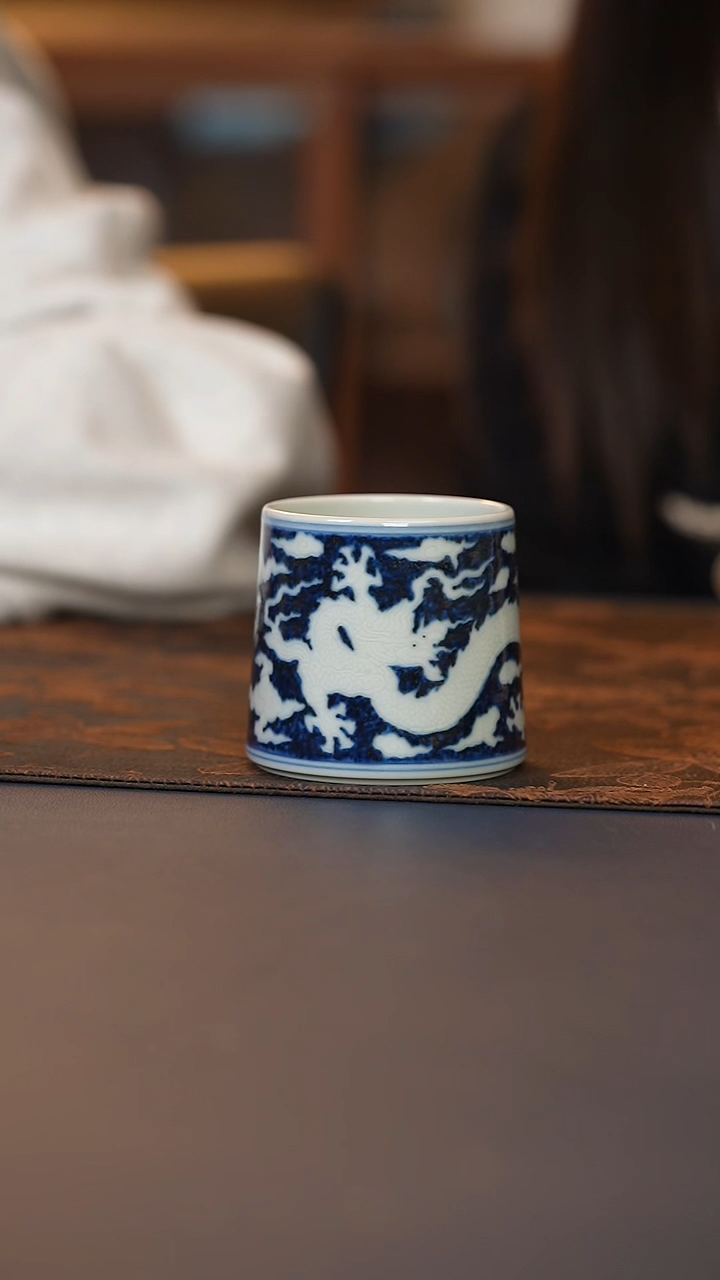 成蕴窑暗刻单龙可乐杯