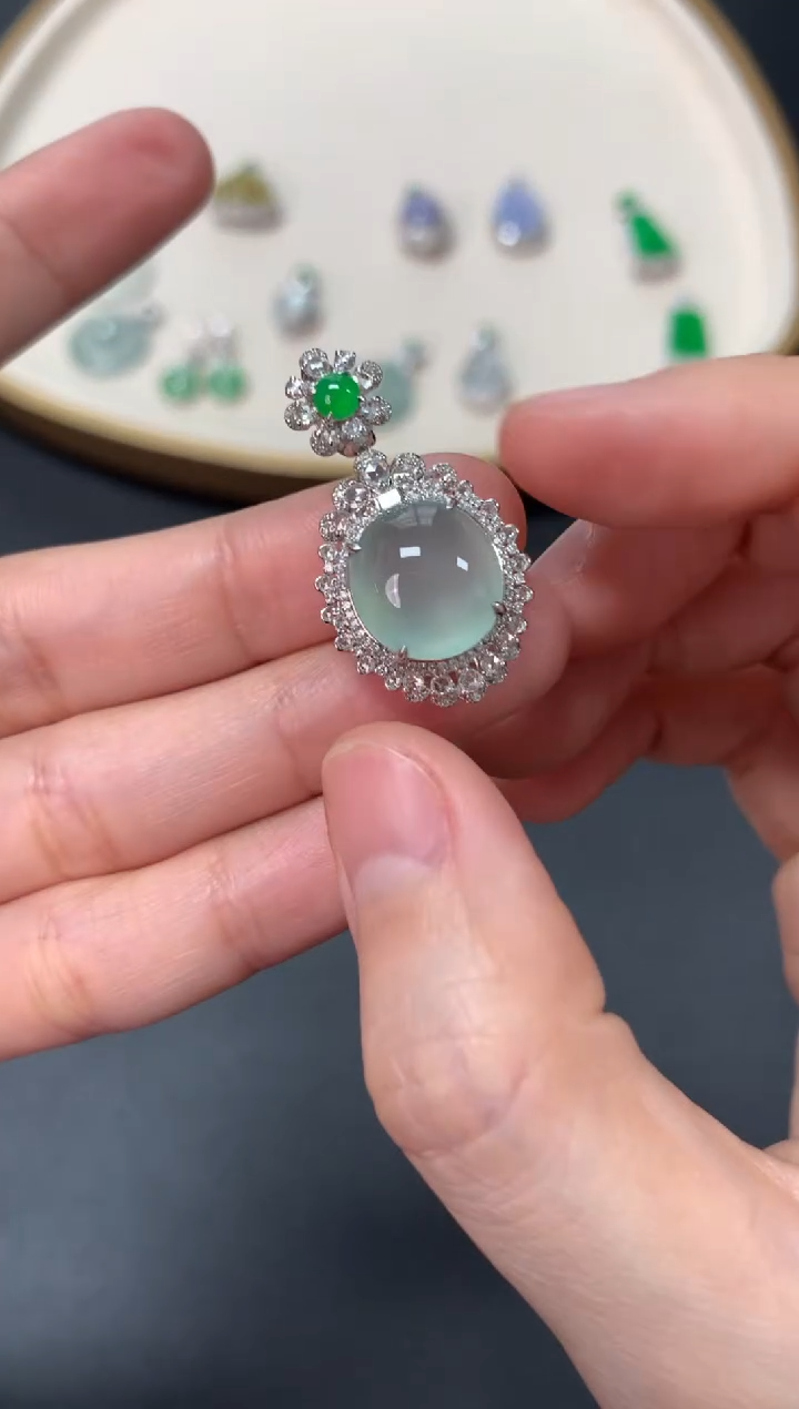 【闪购商品】翡翠吊坠(不含链)18K金镶嵌15800