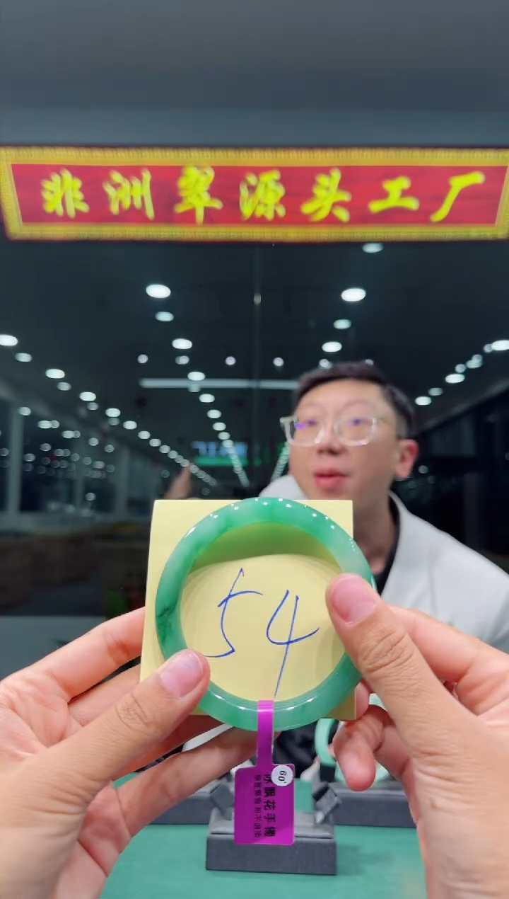 【闪购商品】石英质玉手镯未镶嵌天然A货 非洲翠 手镯（单品）