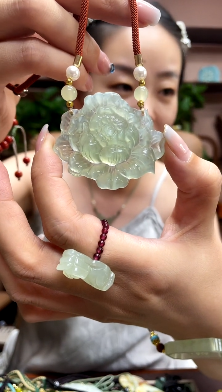 岫玉未镶嵌颈饰·1