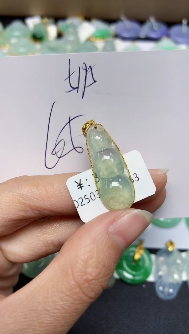 翡翠18K金镶嵌颈饰天然翡翠A货