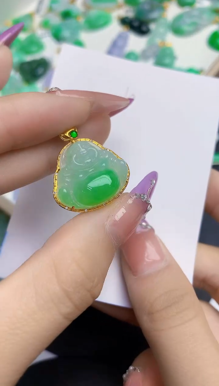 翡翠18K金镶嵌颈饰缅甸天然翡翠A货