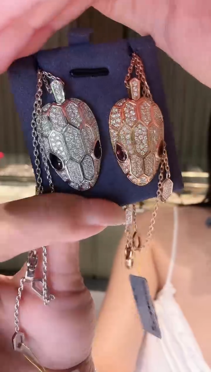 18K金镶嵌项链钻石蛇头多样性发其一