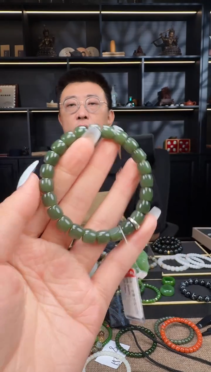 和田玉未镶嵌颈饰9mm沙枣青极致手串