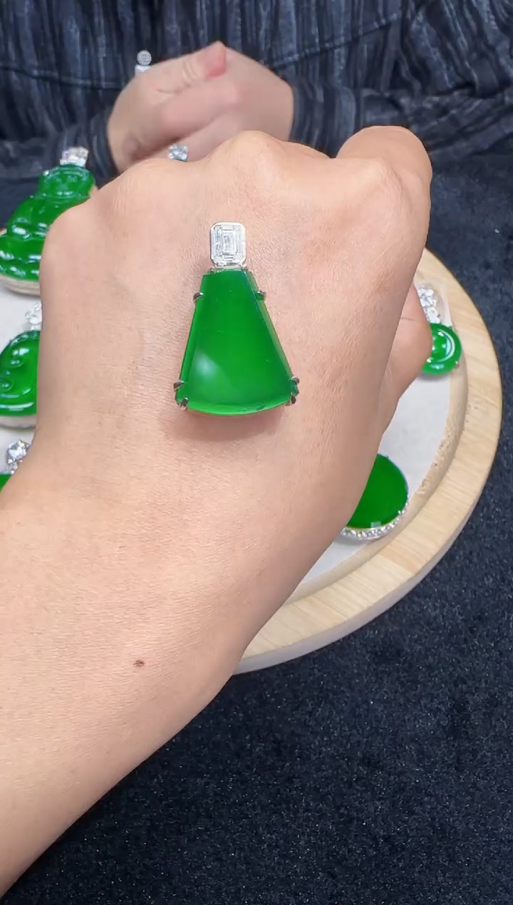 未镶嵌定制翡翠翡翠吊坠108