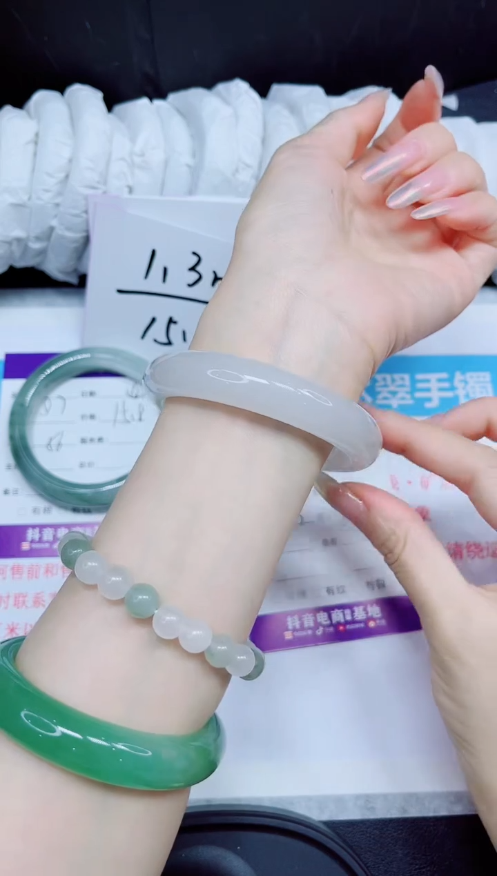 石英质玉手镯未镶嵌88.