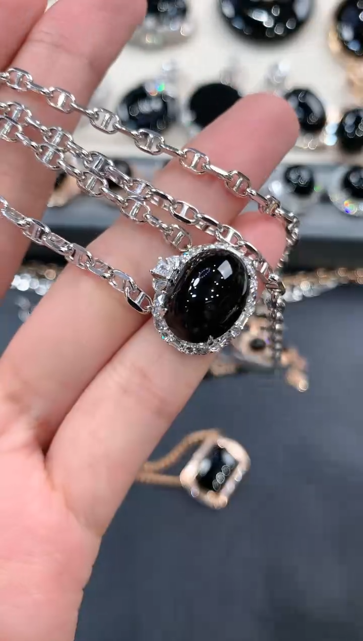 翡翠18K金镶嵌颈饰q54         