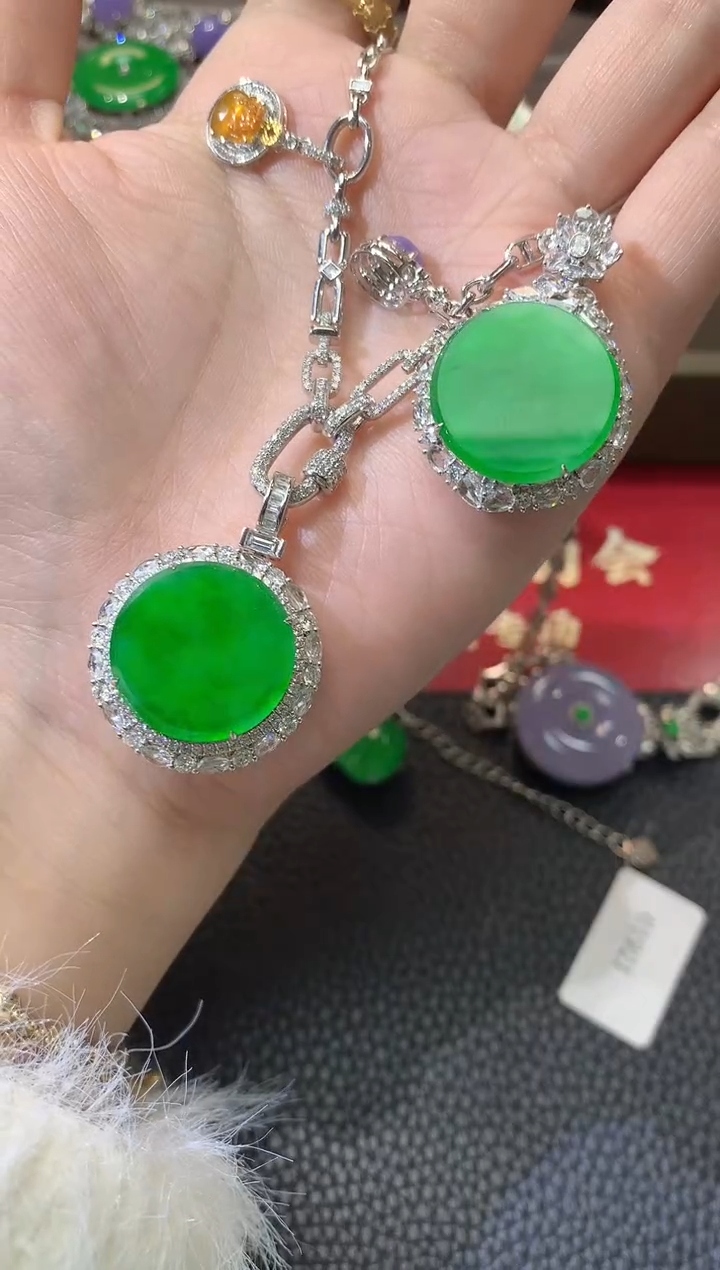 【闪购商品】翡翠吊坠(不含链)18K金镶嵌D55翡翠多样性发一件