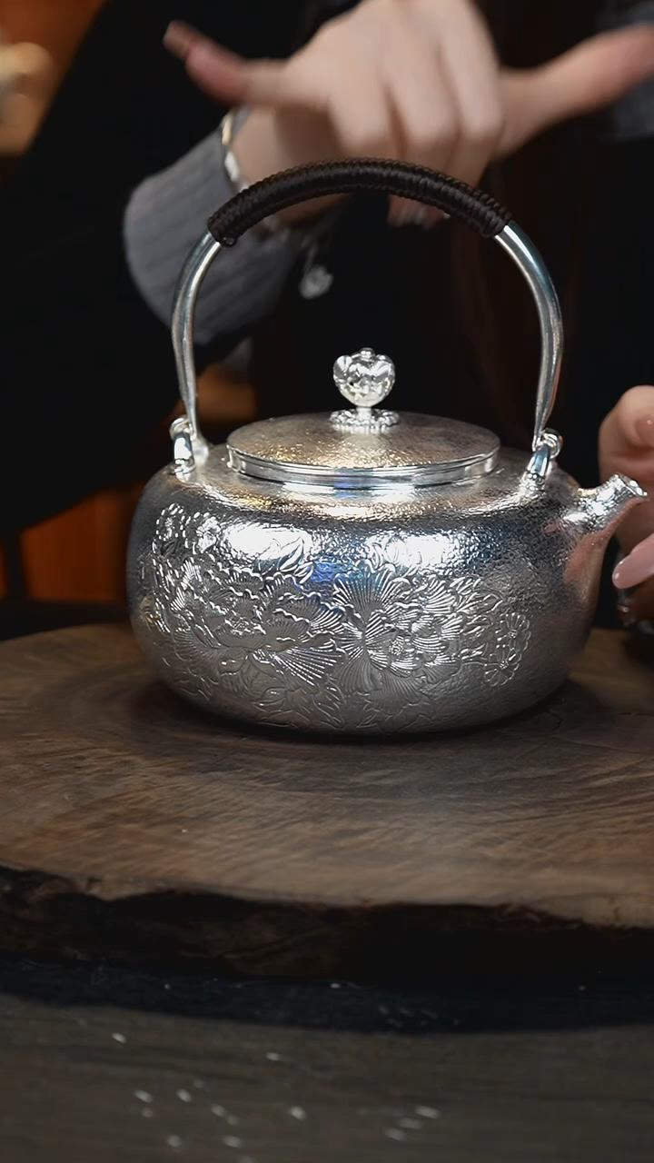 新品手工牡丹银壶 640克  1100毫升