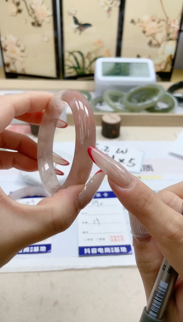 【闪购商品】石英质玉手镯未镶嵌290/54