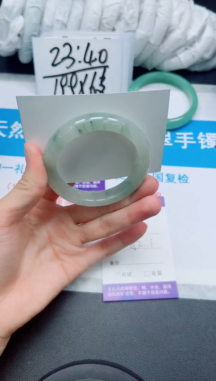 【闪购商品】石英质玉手镯未镶嵌118/51