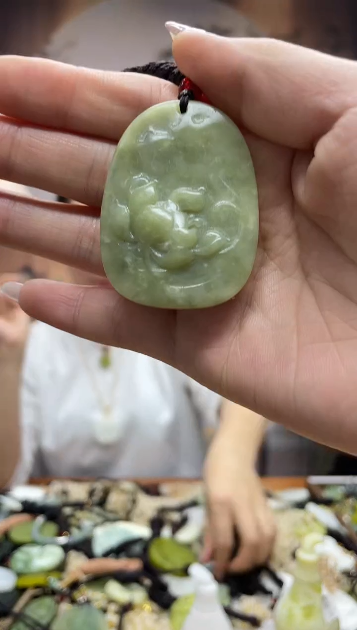 未镶嵌岫玉吊坠·