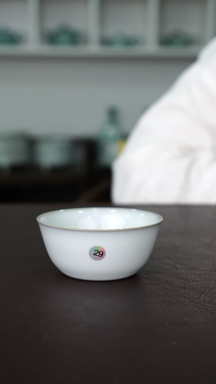 月白釉29号鸡缸杯一级品-二