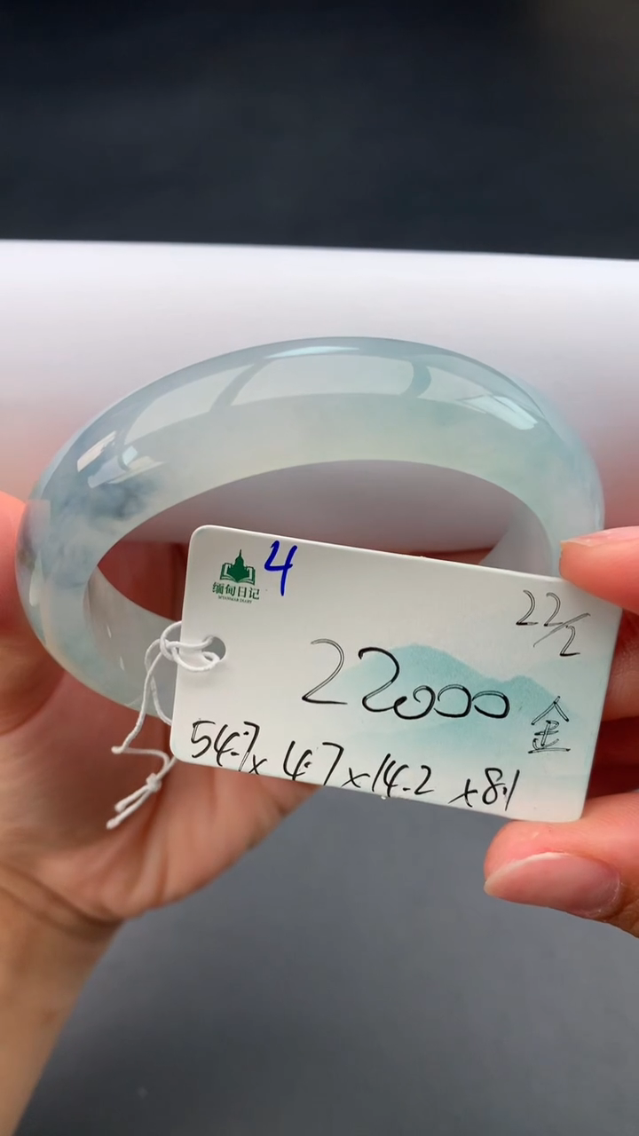 【闪购商品】翡翠手镯未镶嵌女神节#送礼#，下单联系客服核对地址~