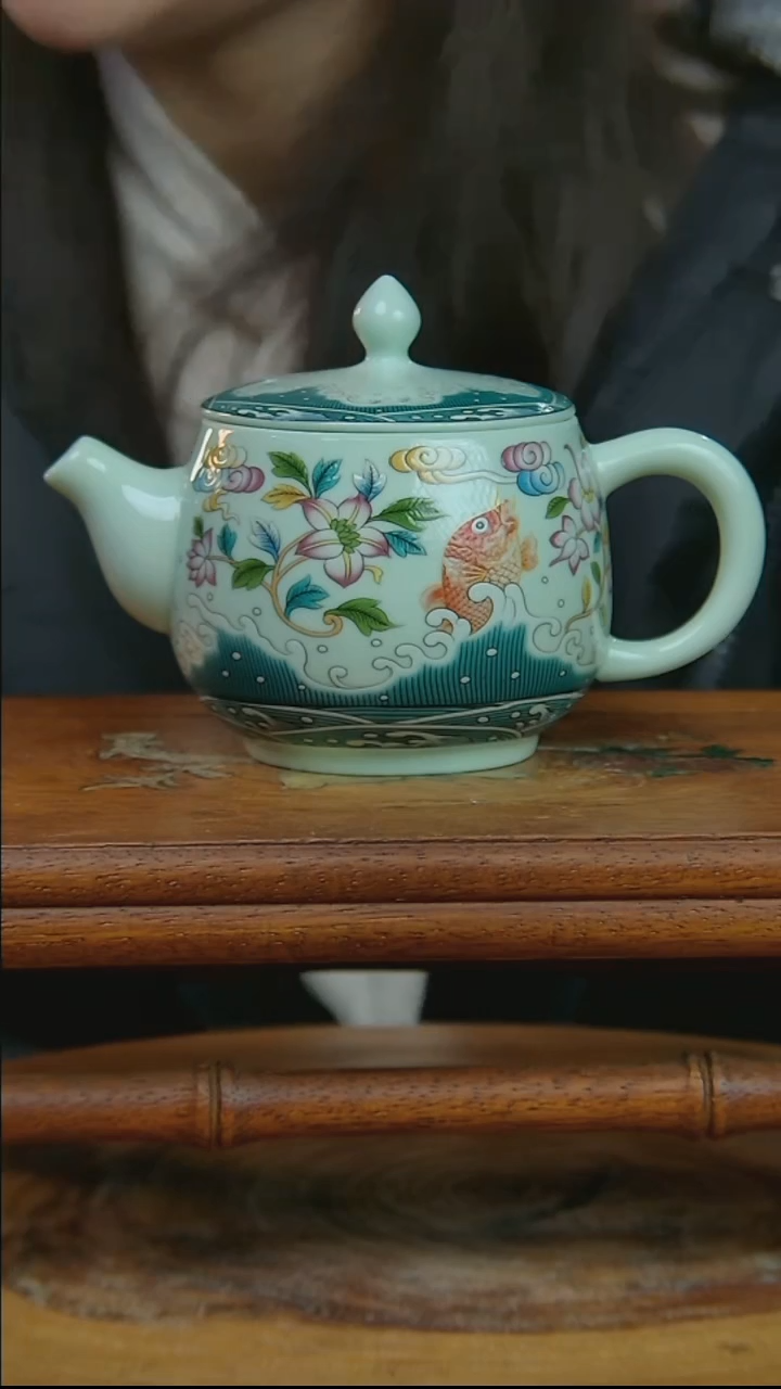 摆件陶绿稀土金鱼手把壶