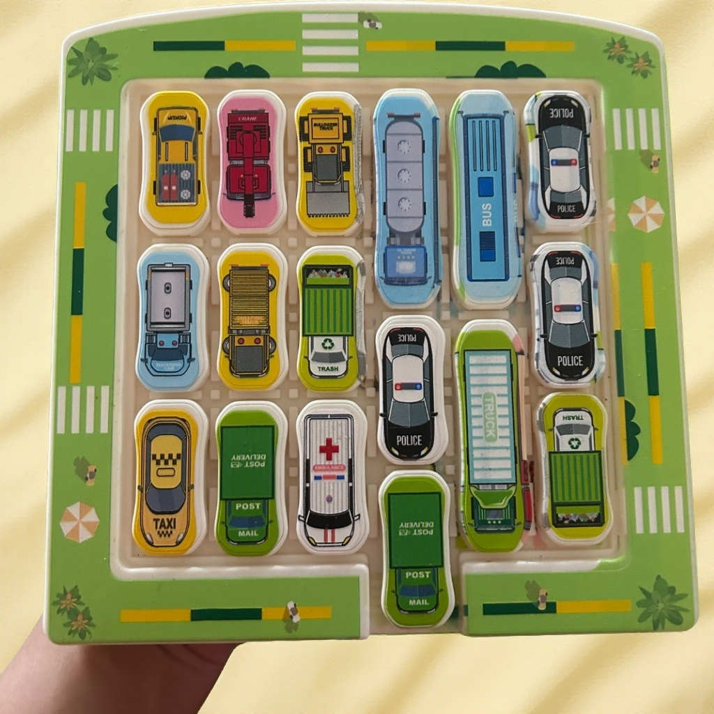 磁力停车场玩具.