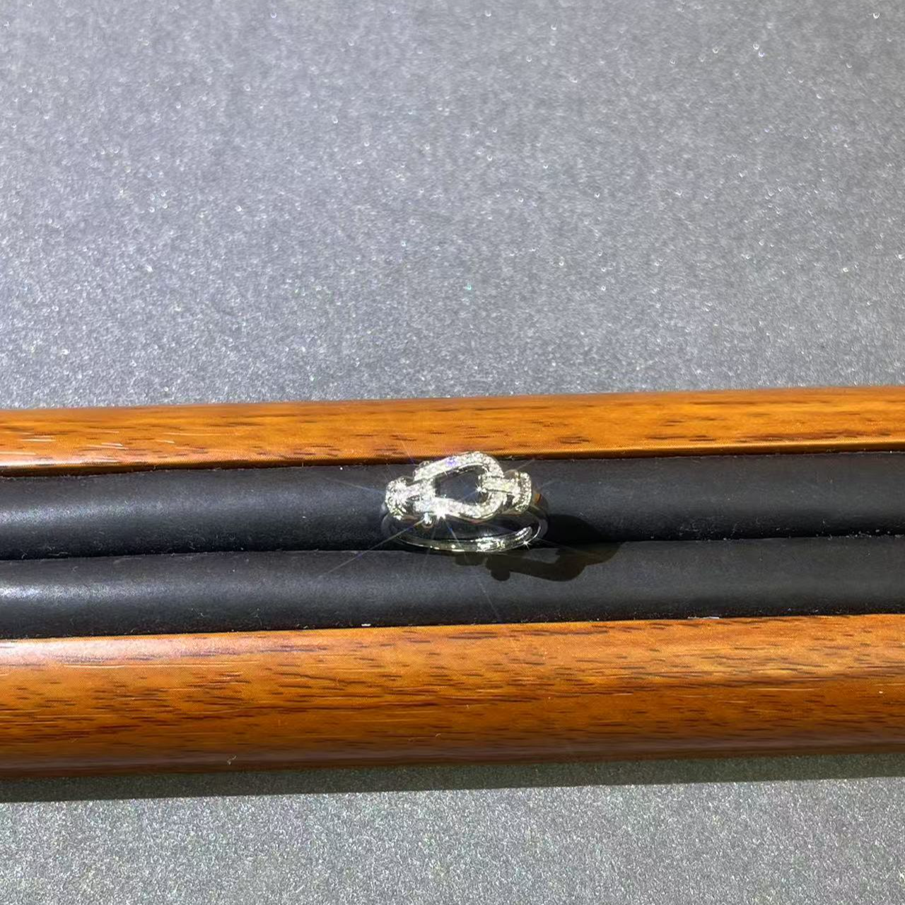  s6880白色满镶牛蹄戒指多样发