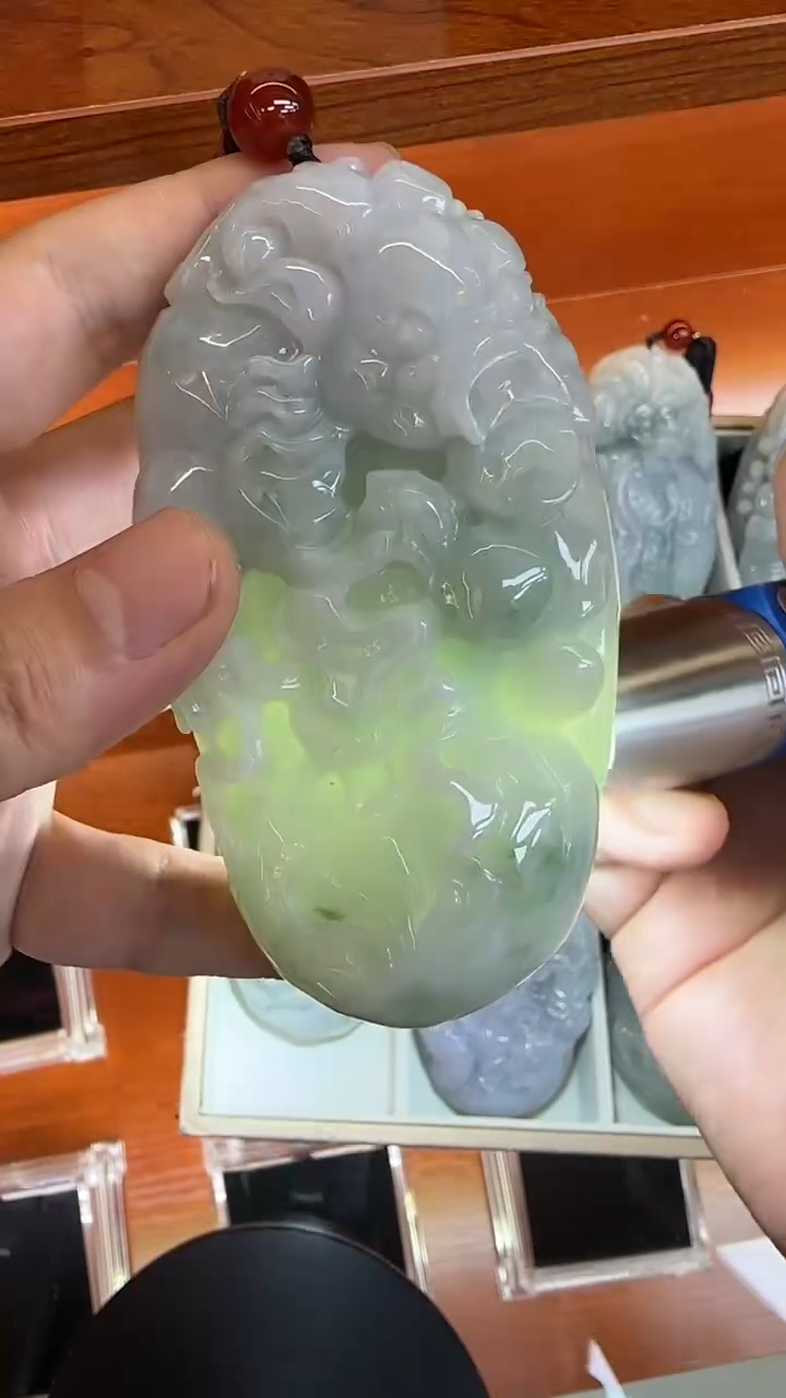 【闪购商品】翡翠挂件未镶嵌多样性特色雕大手把件一件