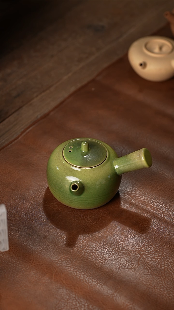 036窑变绿侧把壶600cc
