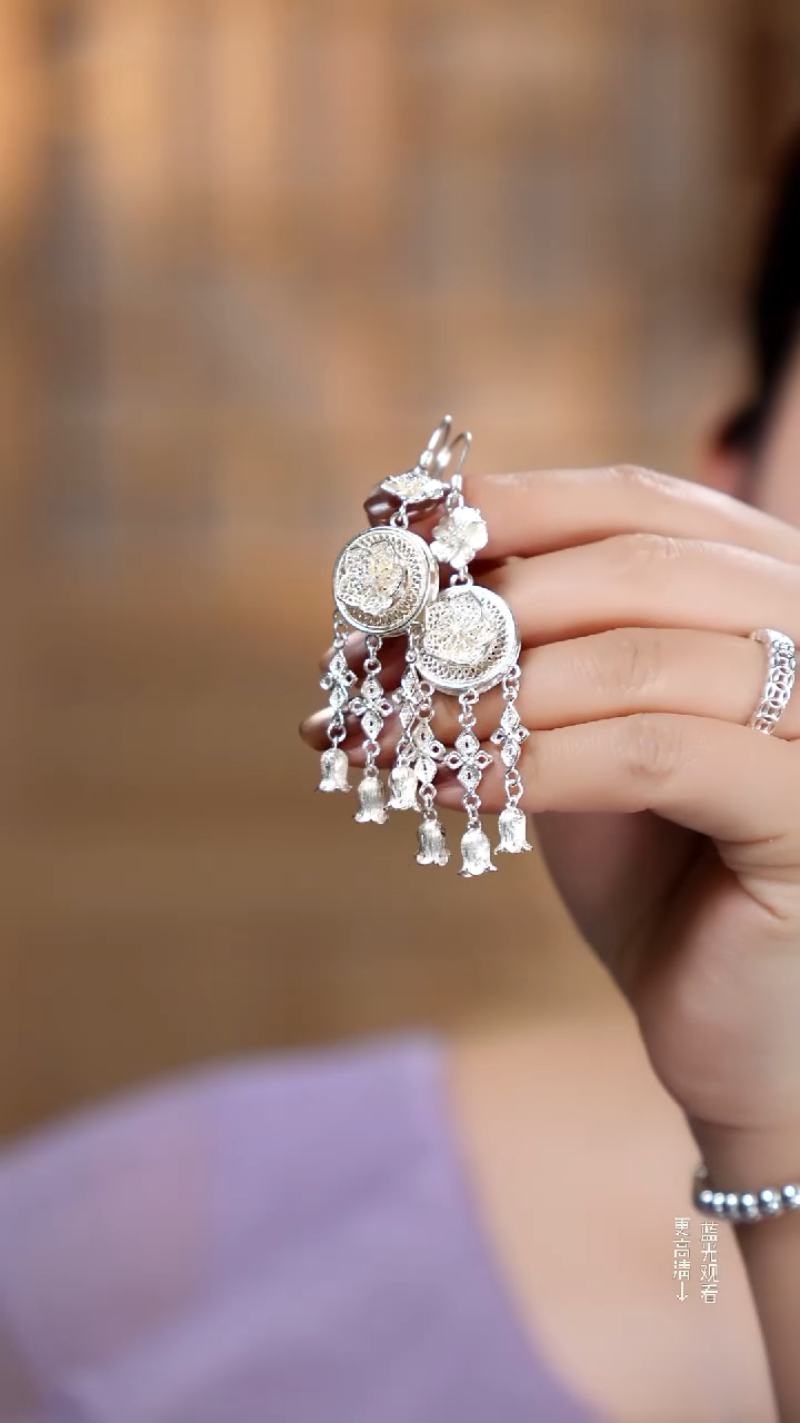 珐琅足银铜鼓花丝铃兰耳环