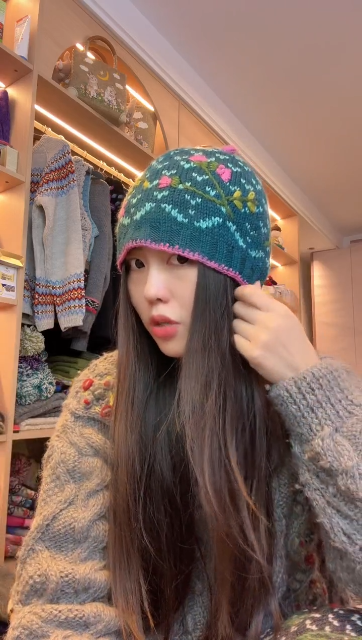 羊毛绿色小丸子帽