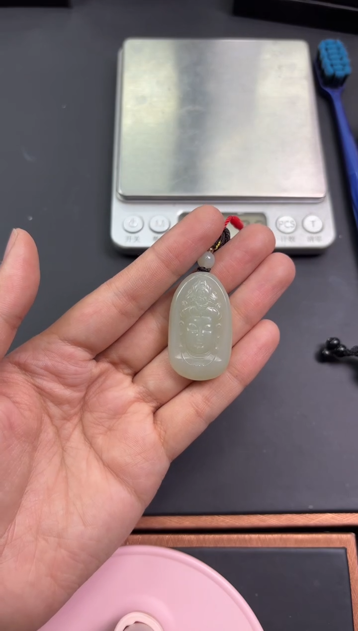 【闪购商品】和田玉吊坠(赠链)未镶嵌且末微色差近矿吊坠