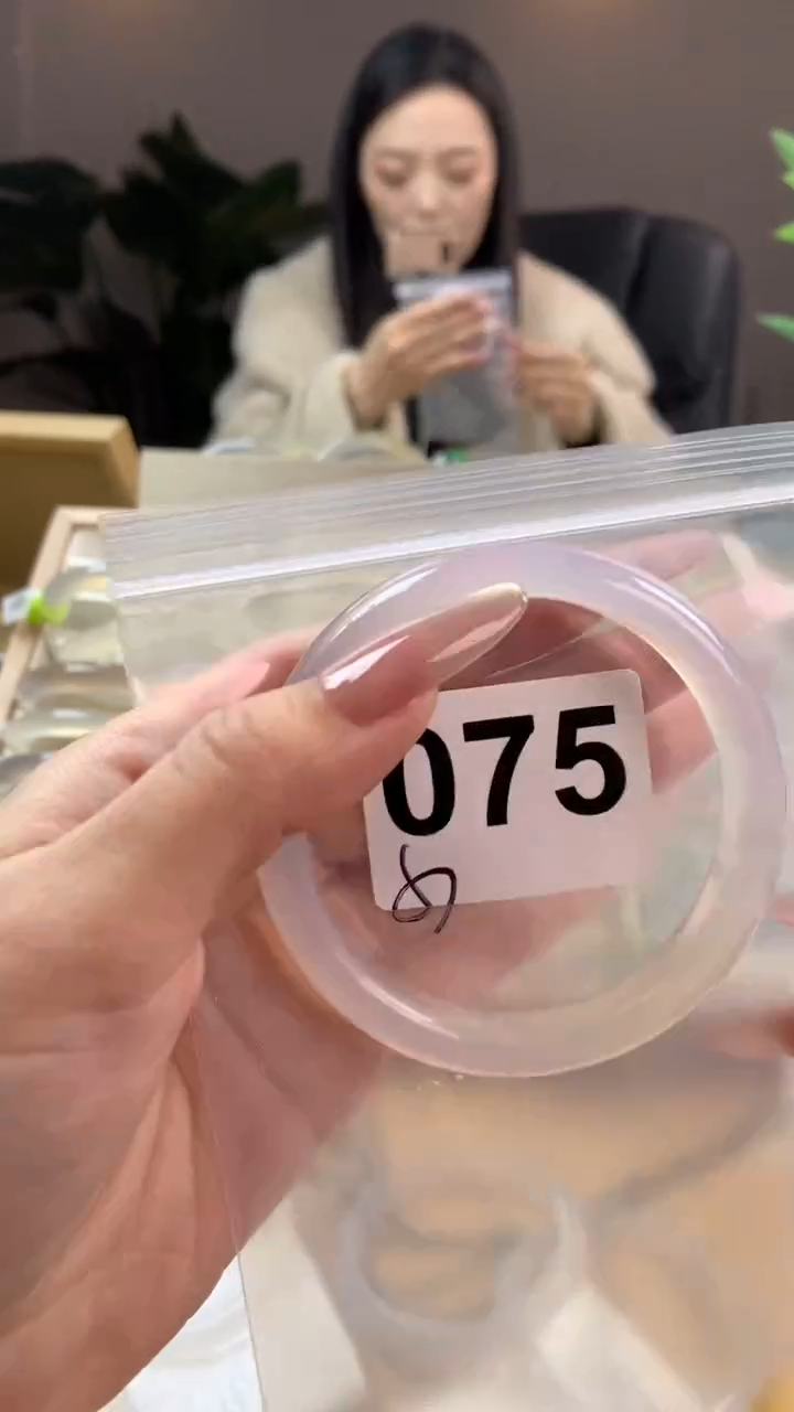 【闪购商品】玛瑙/玉髓手镯未镶嵌075