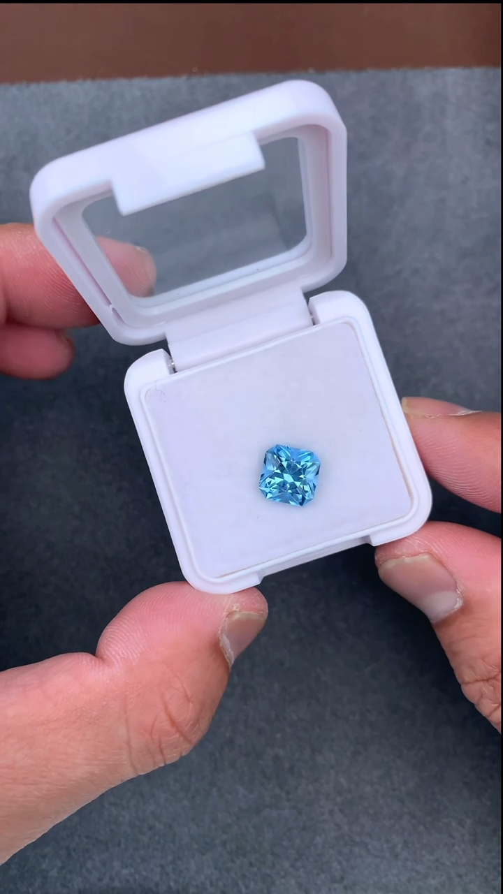 【闪购商品】海蓝宝石裸石未镶嵌2.76克拉