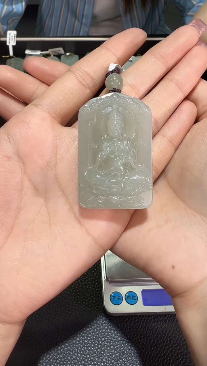 【闪购商品】和田玉吊坠(赠链)未镶嵌且末料青白玉观音