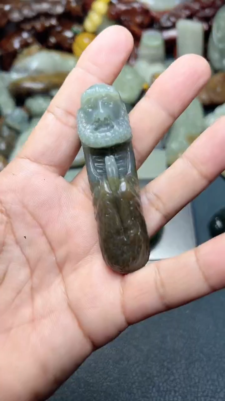 和田玉未镶嵌把件-