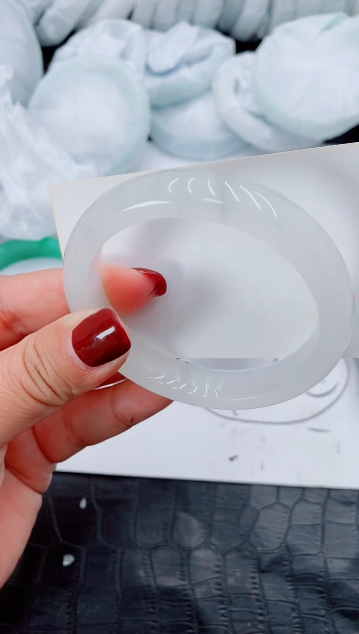 【闪购商品】石英质玉手镯未镶嵌R175-55/56