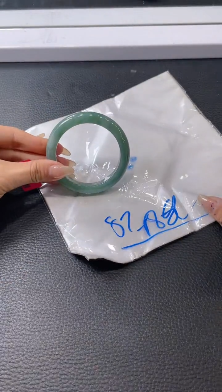 【闪购商品】翡翠手镯未镶嵌手镯