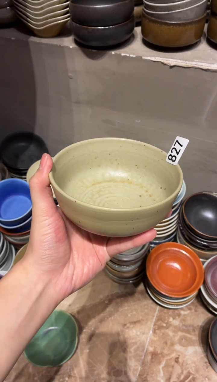 瓷片花*827微瑕黄色麻点圆口碗1个