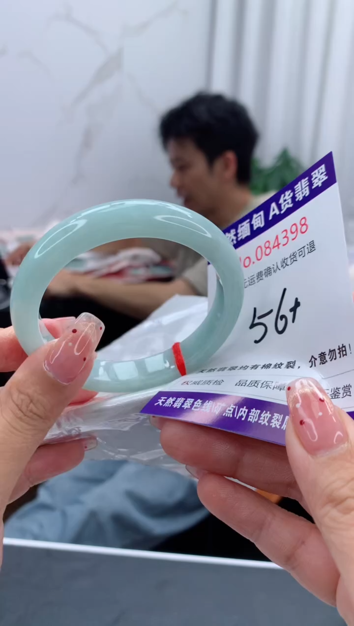未镶嵌手镯翡翠有纹，完美者勿拍