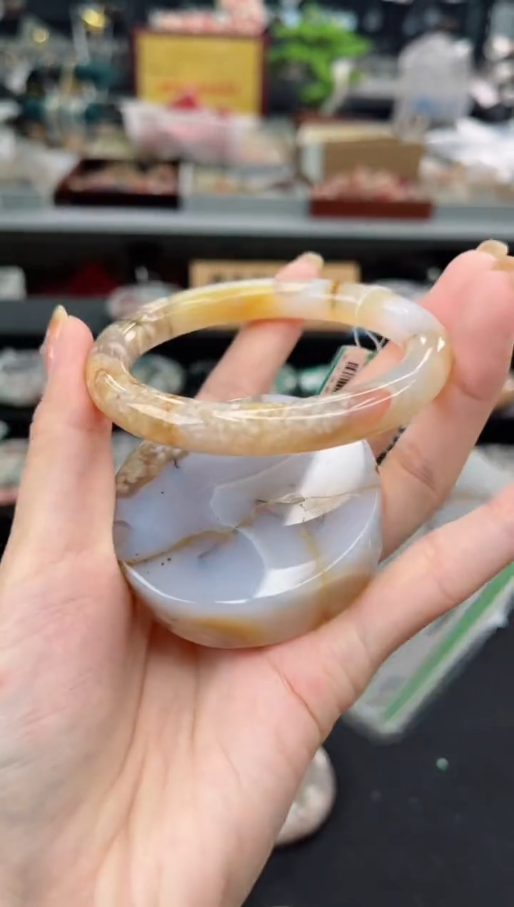 【闪购商品】石英质玉手镯未镶嵌62圈口（赠品镯心）1600037