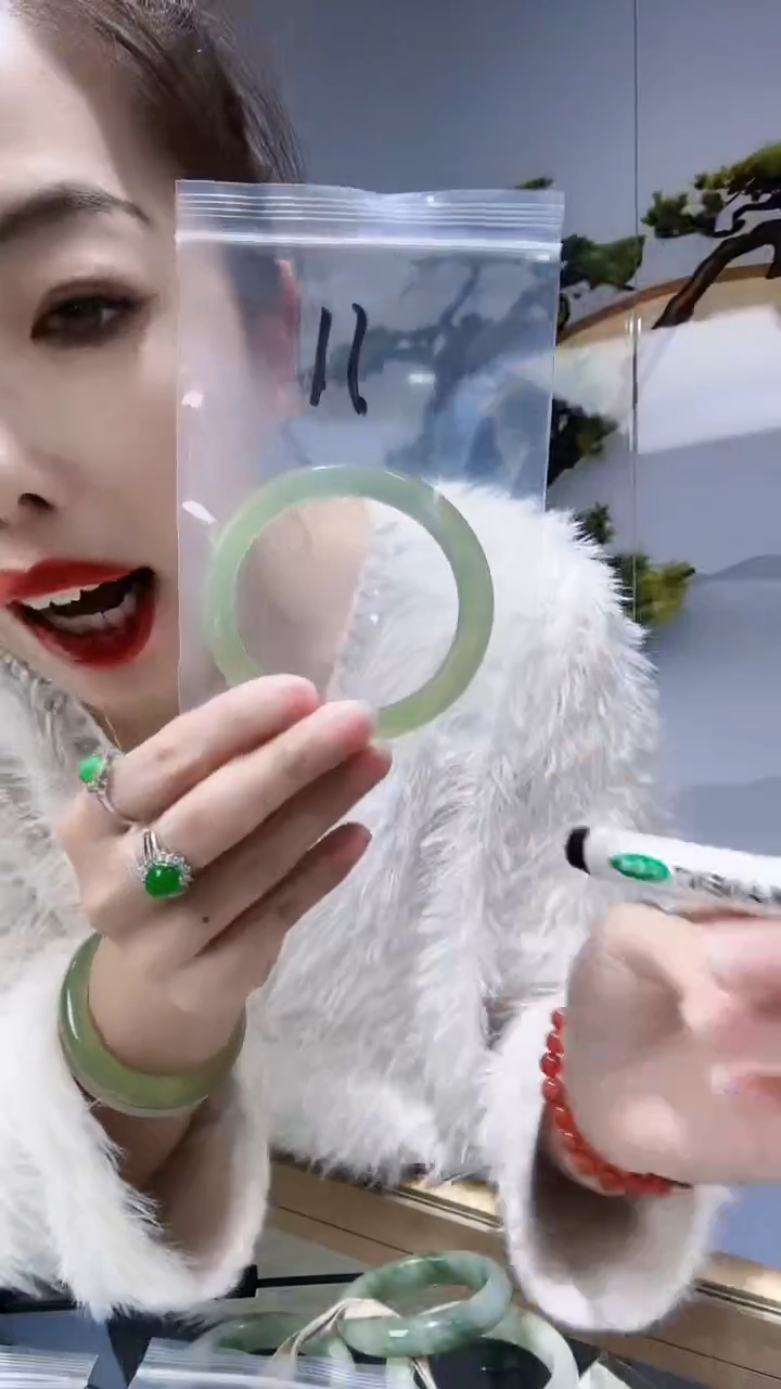 【闪购商品】蛇纹石玉手镯未镶嵌岫玉手镯60-61圈口