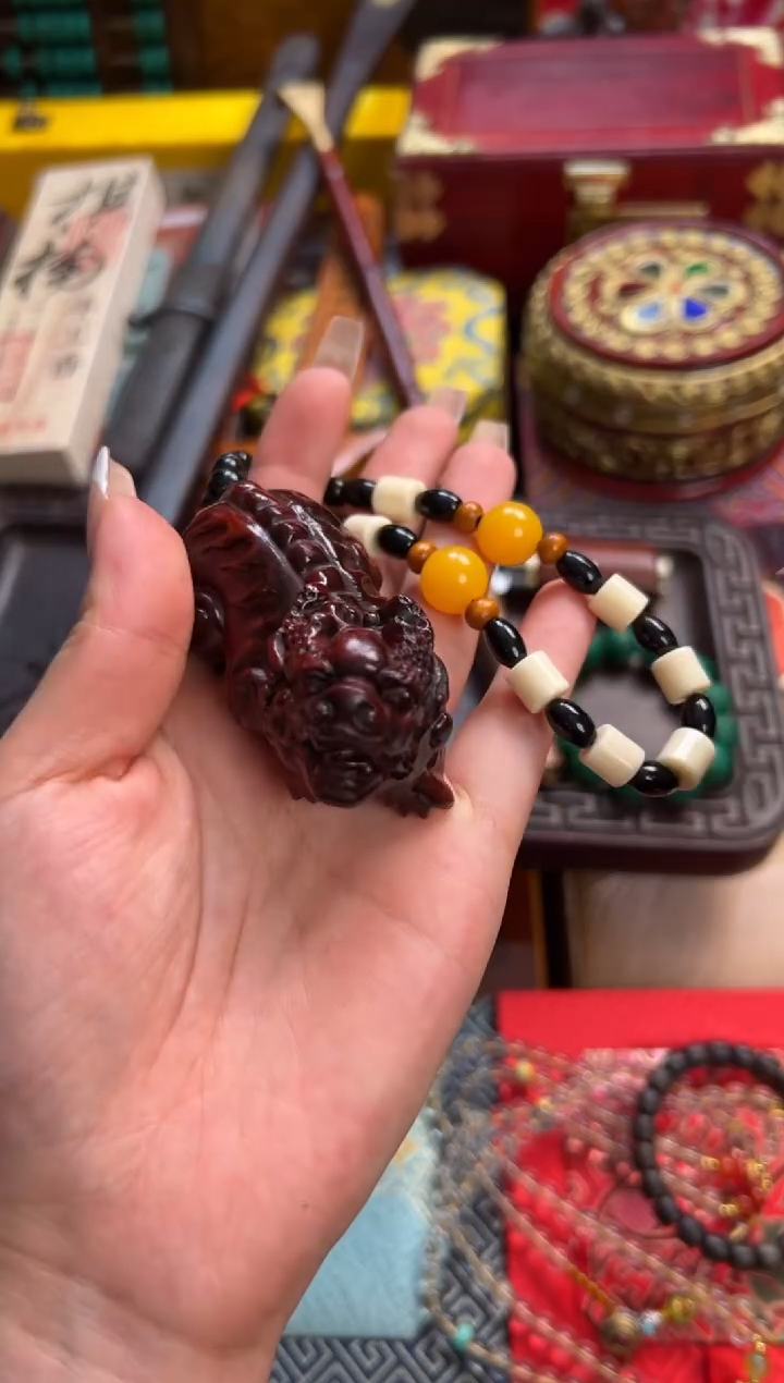 檀香紫檀（小叶紫檀）--------瓷---------貔貅