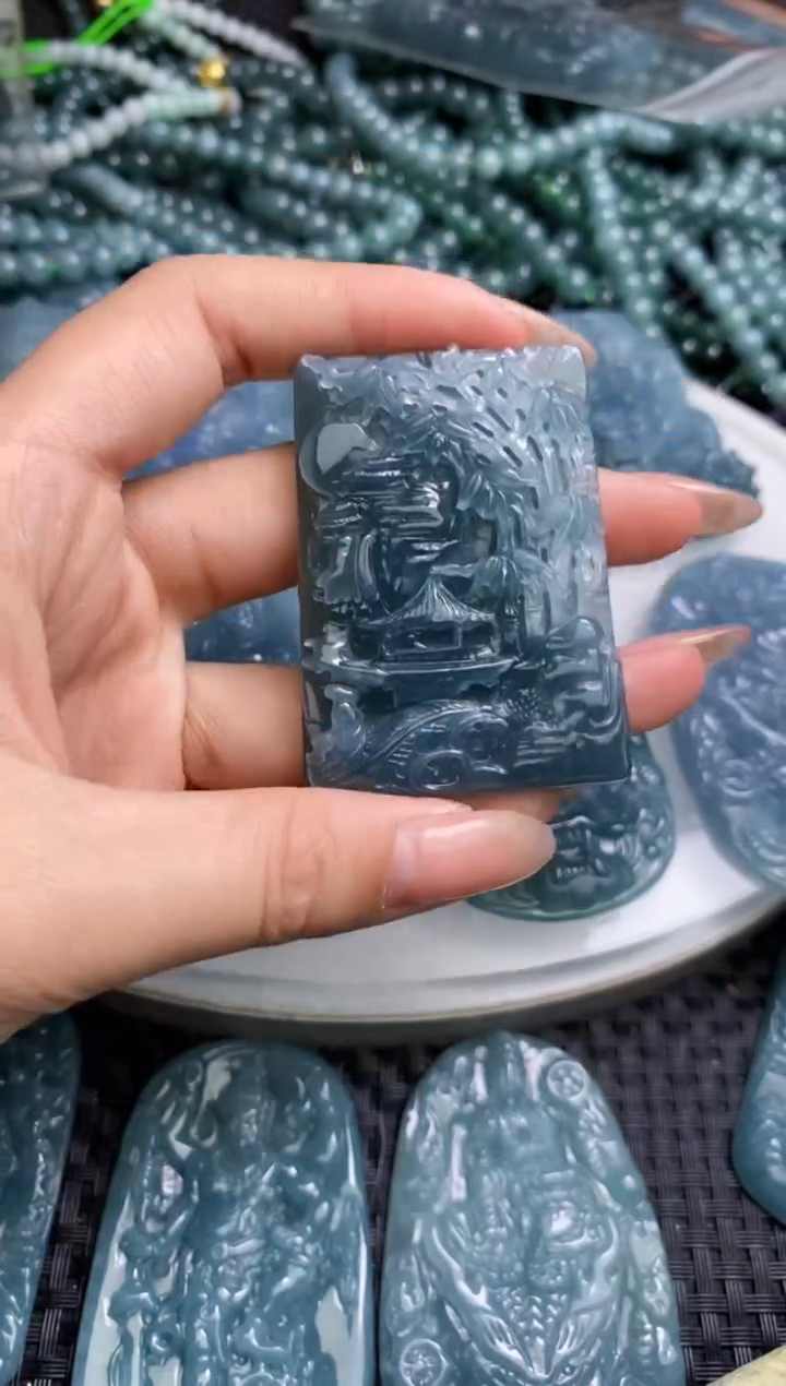 【闪购商品】翡翠颈饰未镶嵌         