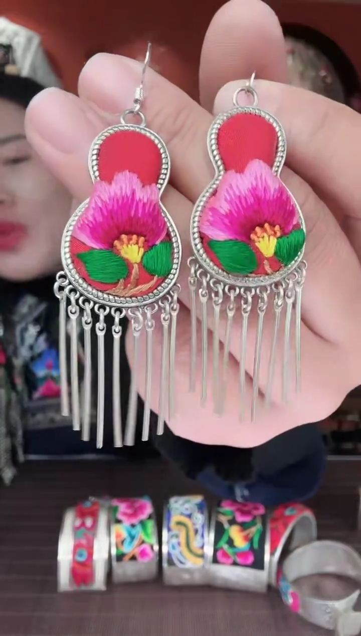 织绣非遗手工苗绣刺绣饰品15