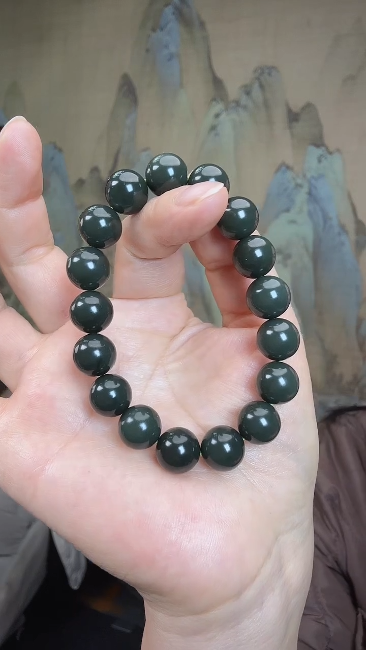 颈饰未镶嵌和田玉.