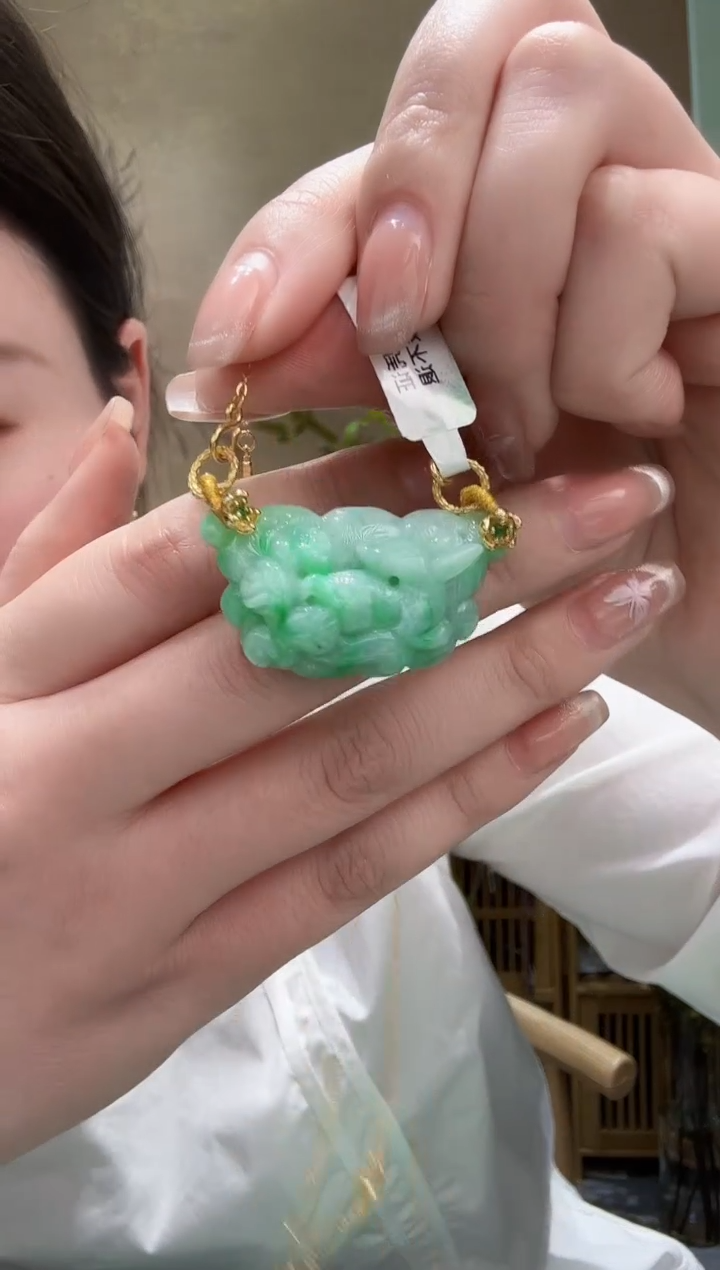 【闪购商品】翡翠未镶嵌颈饰吊坠