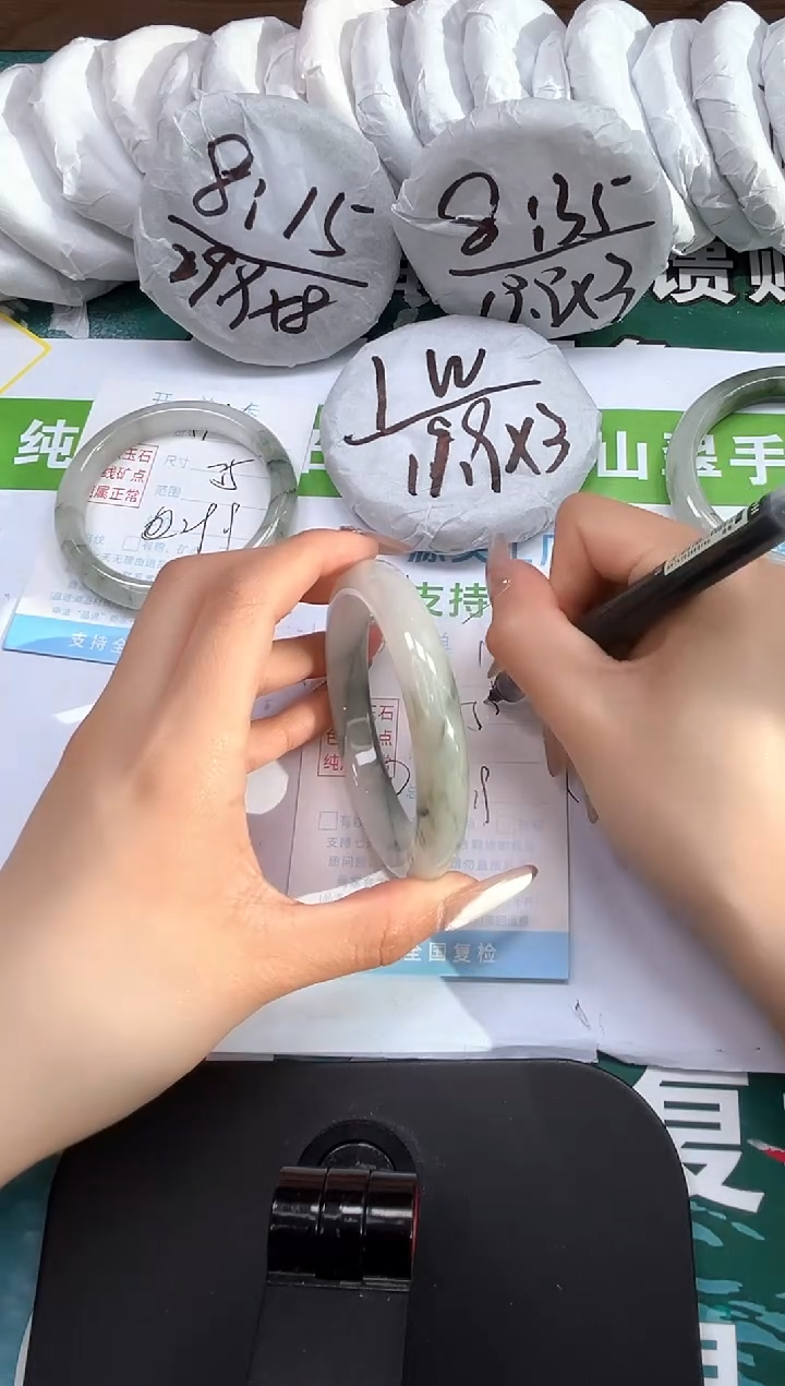 【闪购商品】石英质玉手镯未镶嵌k173-58