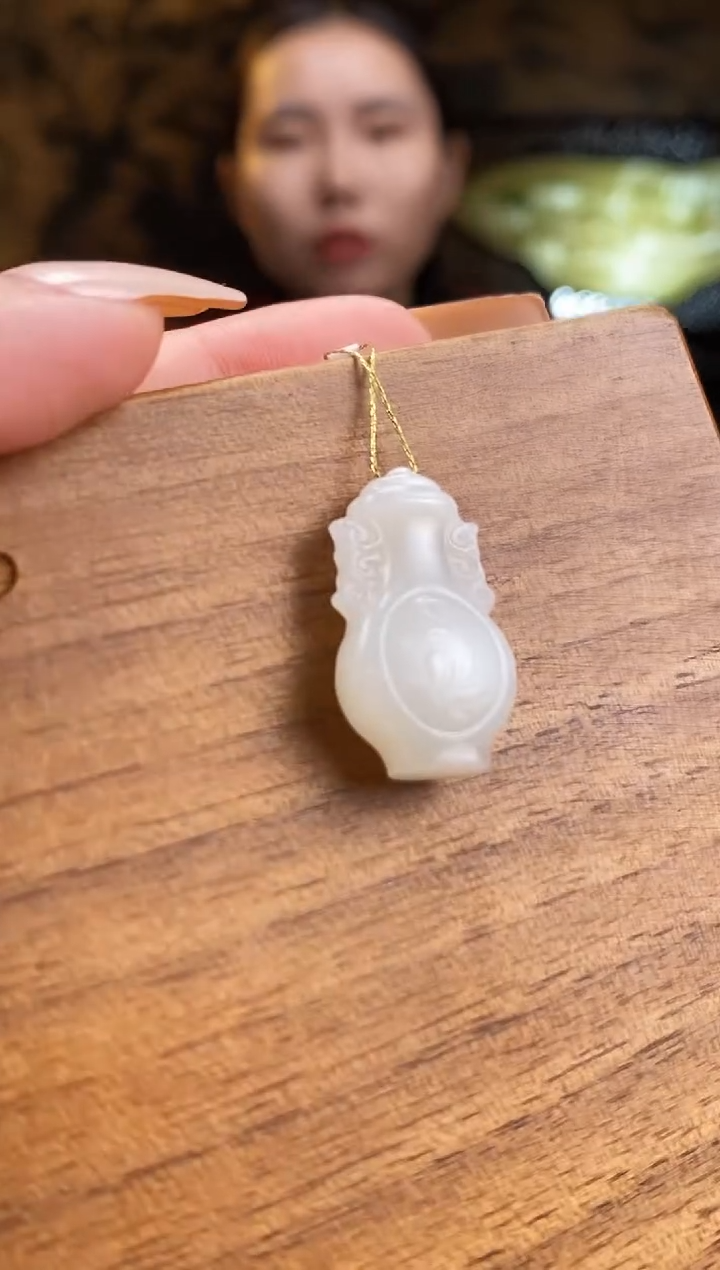 颈饰未镶嵌和田玉脂白级 瓶子 玉净瓶 25X15X8mm