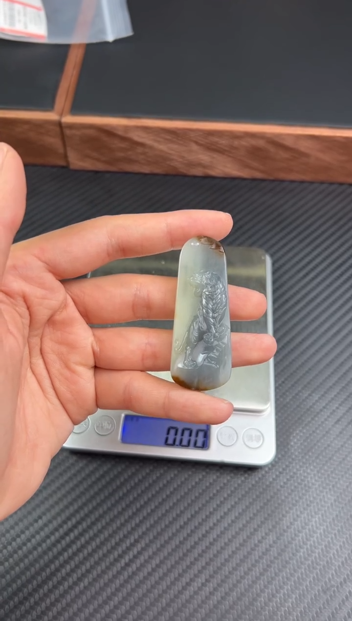 【闪购商品】和田玉吊坠(赠链)未镶嵌若羌微色差